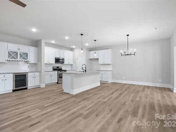 3926 Litchfield Rd, Charlotte, NC 28211