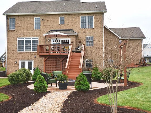 3rd image of 1648 Farmington Dr