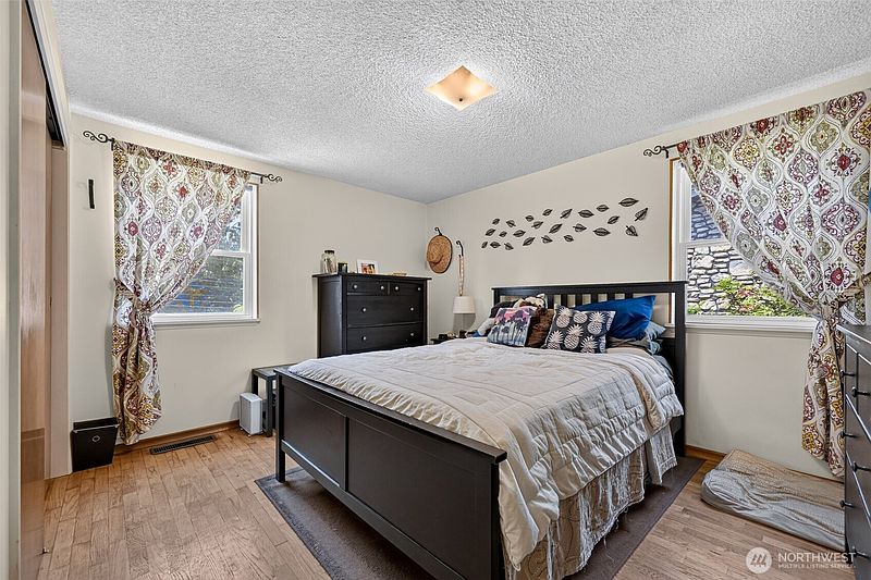 5th image of 9219 26th Avenue SW