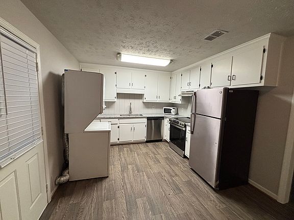 2nd image of 157 Creekwood Pl #159