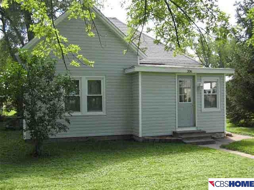 1st image of 206 S 1st St