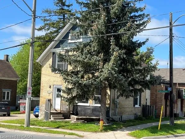 93 Lancaster St W, Kitchener, ON N2H 4T3