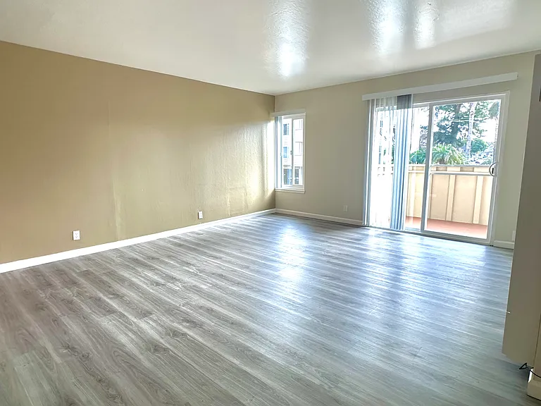 3333 Cabrillo Ave — Photo 7