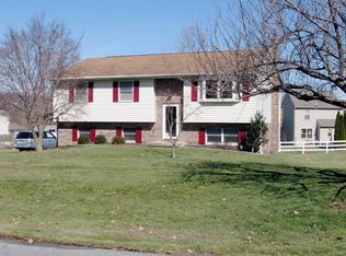 3975 Locust Grove Rd, Columbia, PA 17512