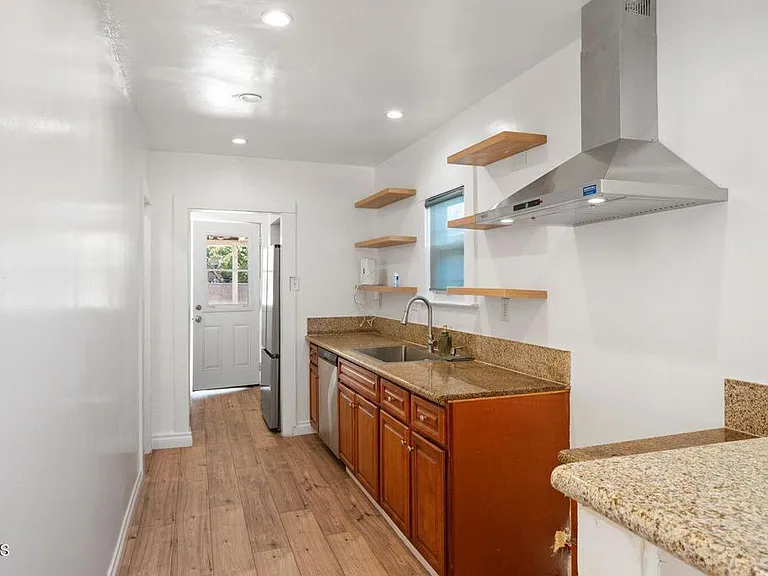 1418 W 69th St — Photo 13