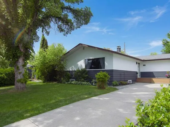 15 E Hamlet Rd SW, Calgary, AB T2V 3C9