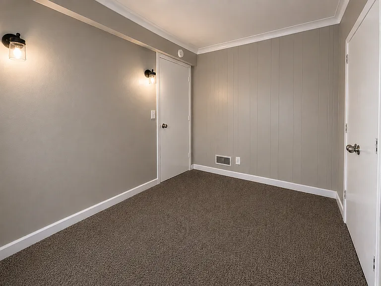 523 E Oakland St — Photo 13