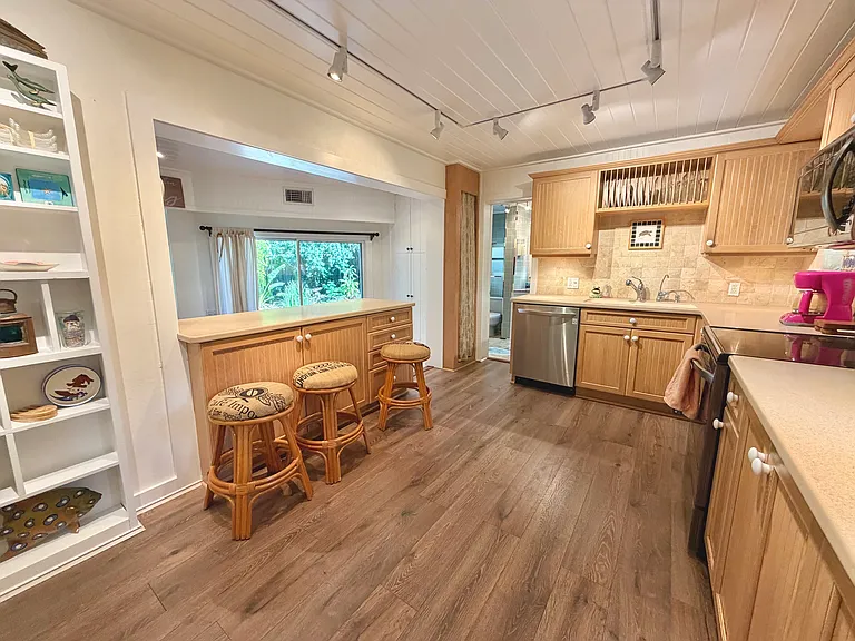 111 N Bay Harbor Dr — Photo 29
