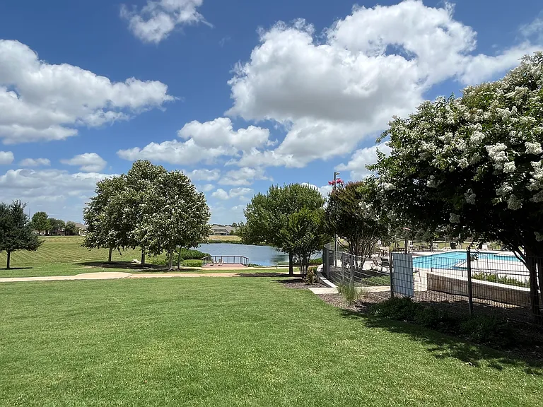 5135 Scenic Lake Dr — Photo 15