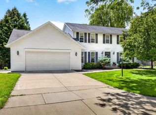 27 Lamplighter Ct, Appleton, WI 54914