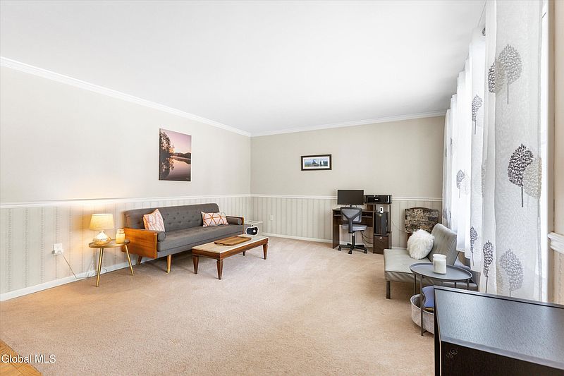 4th image of 23 Walter Drive