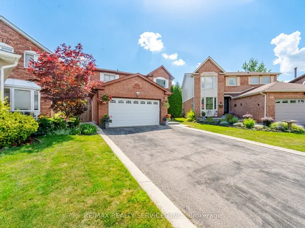8 Paramount Pl, Brampton, ON L6Y 2T3