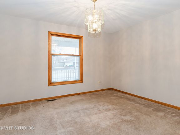 5th image of 2806 Billie Limacher Ln