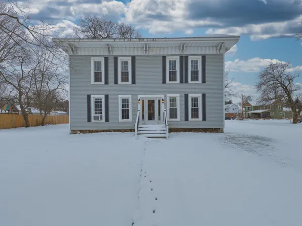 306 E Saint Joseph St, Lawrence, MI 49064