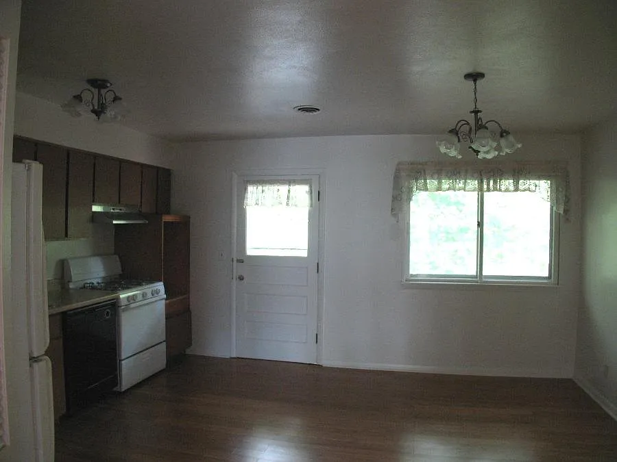 2 bed, 1200 sqft, $1,250 — Photo 4