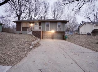 216 SE Westminister Rd, Blue Springs, MO 64014