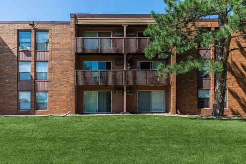 Holiday Acres Apartments Photo 1