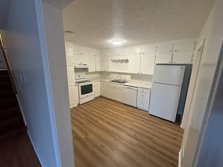 408 S Hammond Dr — Photo 9