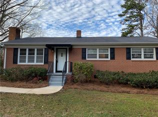 2206 Oak Hill Dr, Greensboro, NC 27408
