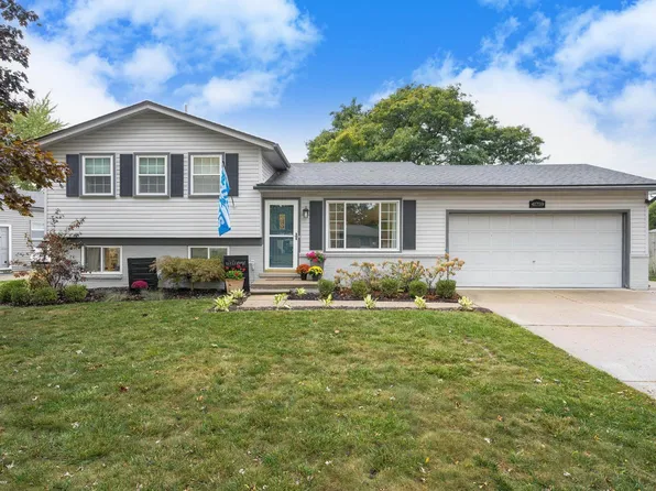 41759 Fonthill Ct, Clinton Township, MI 48038