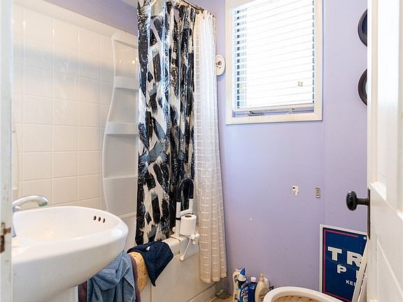 3rd image of 345 44th St NW