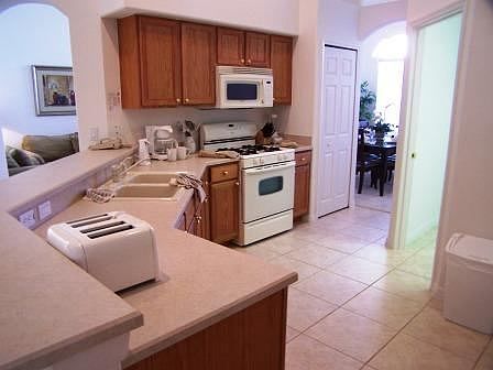 OT5P3316SH-kitchen-area