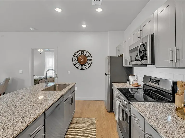 818 S Morningside Dr #411 — Photo 17