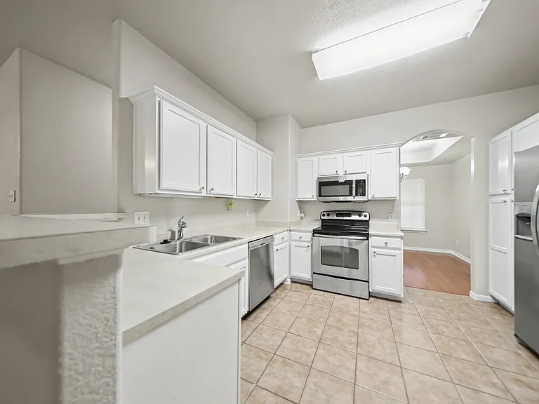 1202 Frio St — Photo 4