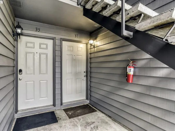 6745 SW Scholls Ferry Rd APT 37, Beaverton, OR 97008