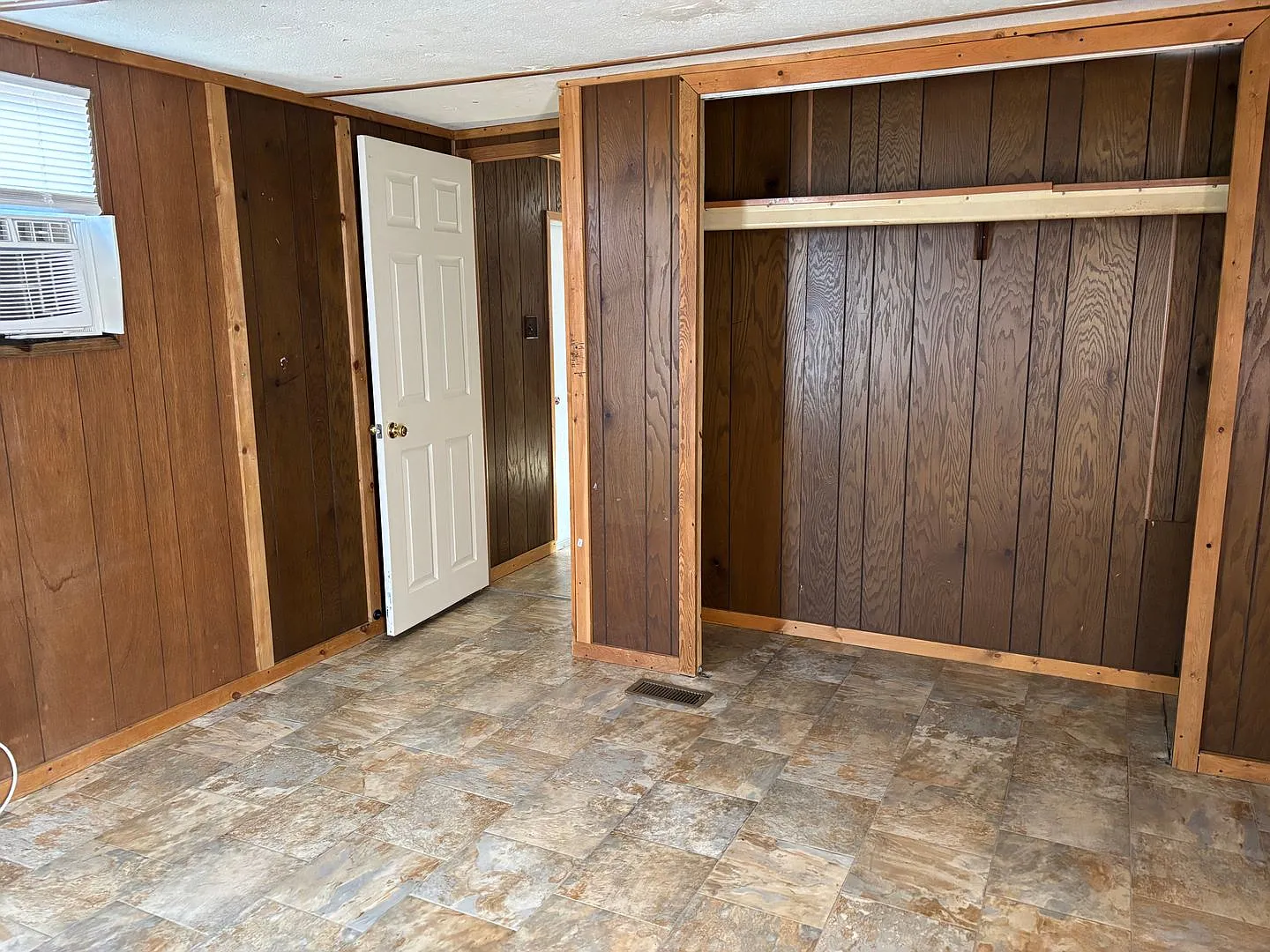 2 bedroom mobile home located in the rolling hills of Moore County. — Photo 4