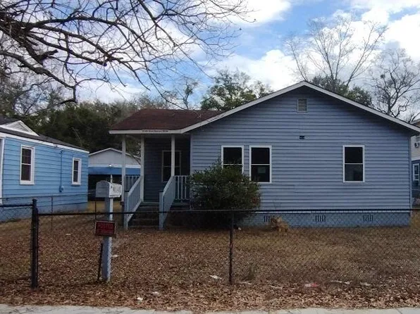 2749 E Surrey Dr, North Charleston, SC 29405