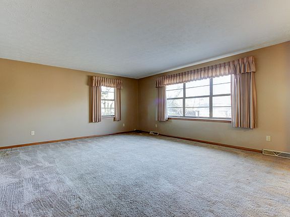 3rd image of 231 Woodland Dr