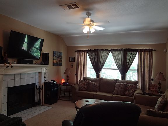 3rd image of 2912 Post Oak Ln