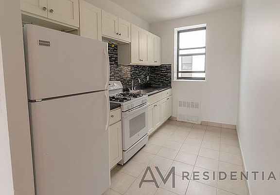 3rd image of 1371 Eastern Pkwy #4