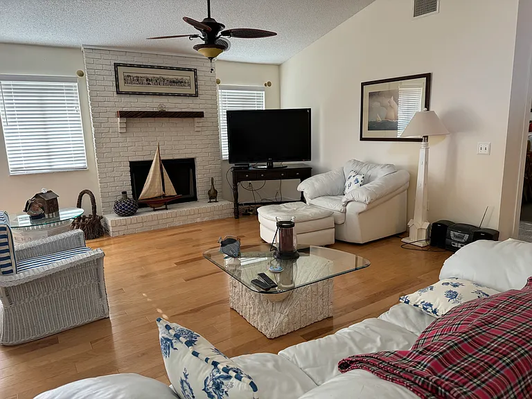 9715 N Marina Dr — Photo 7