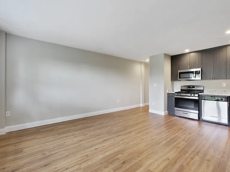 Heritage House Apartments — Photo 59