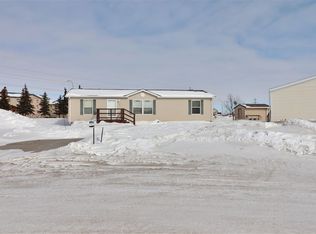 854 Blue Bell Dr, Minot, ND 58701