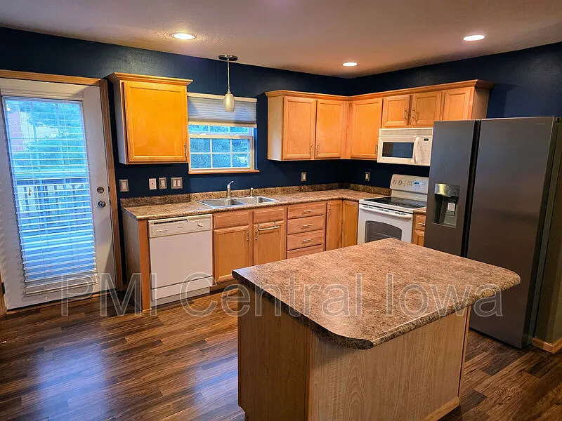2 bed, 2.5 bath, 1152 sqft, $1,650 — Photo 3