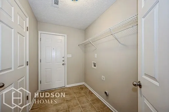 2369 Heatherton Ct — Photo 8