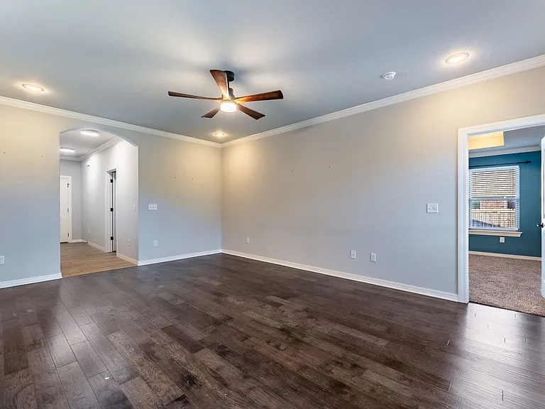 200 Genoa Way — Photo 4