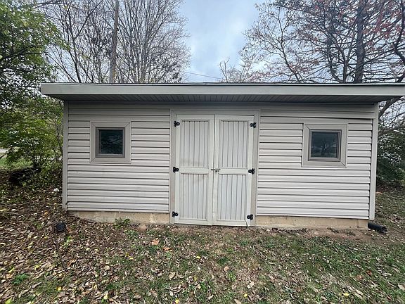 3rd image of 302 S 1st St