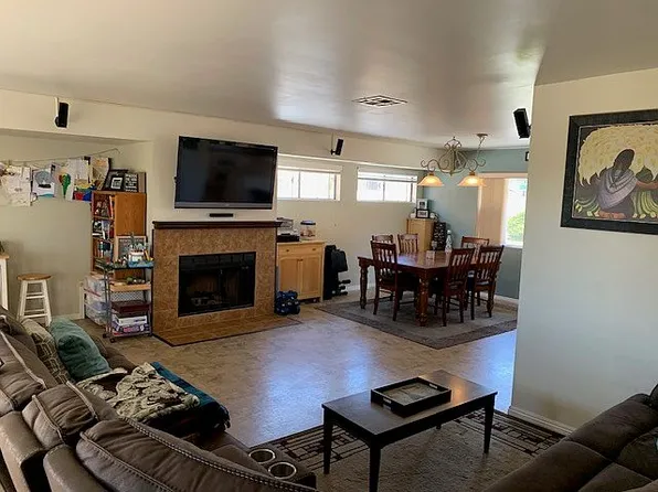 689 County Square Dr Unit 32, Ventura, CA 93003