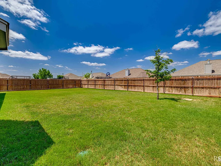 1913 Lamplighter Ln — Photo 35