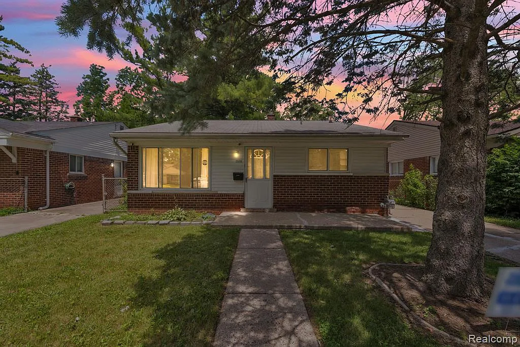 3 bed, 1073 sqft, $1,600 — Photo 1