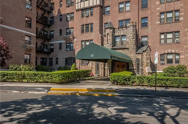 1st image of 10 Nosband Ave APT 5L