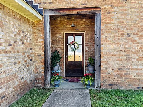 3rd image of 104 Silver Ridge Ln