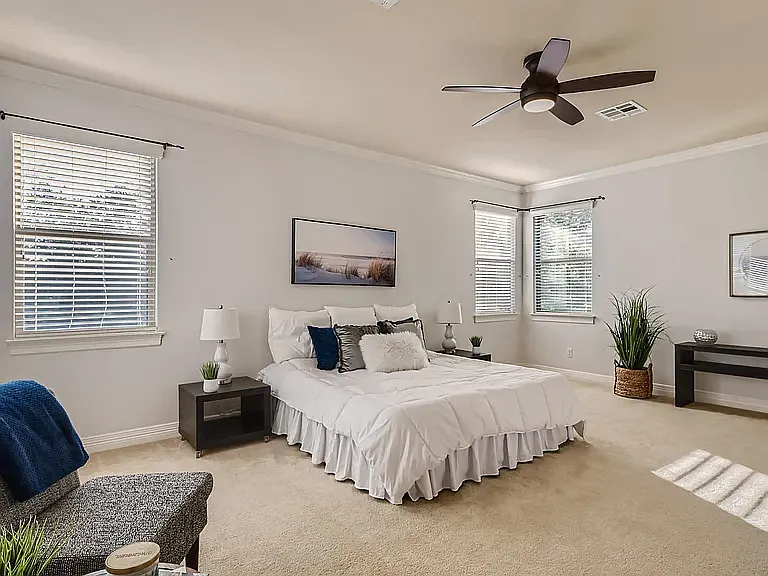 1817 Crown Dr — Photo 3