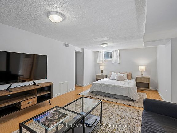 4th image of 34 Compton Cres #Basement