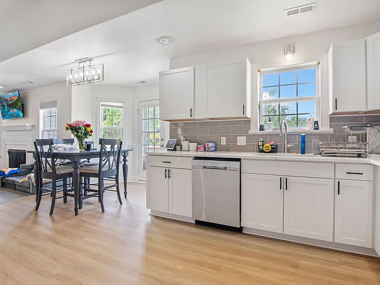 202 Weeping Hollow Ct — Photo 9