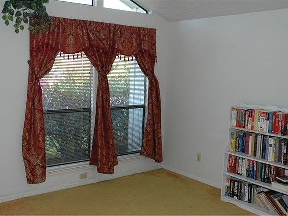 4th image of 12023 Longbrook Dr